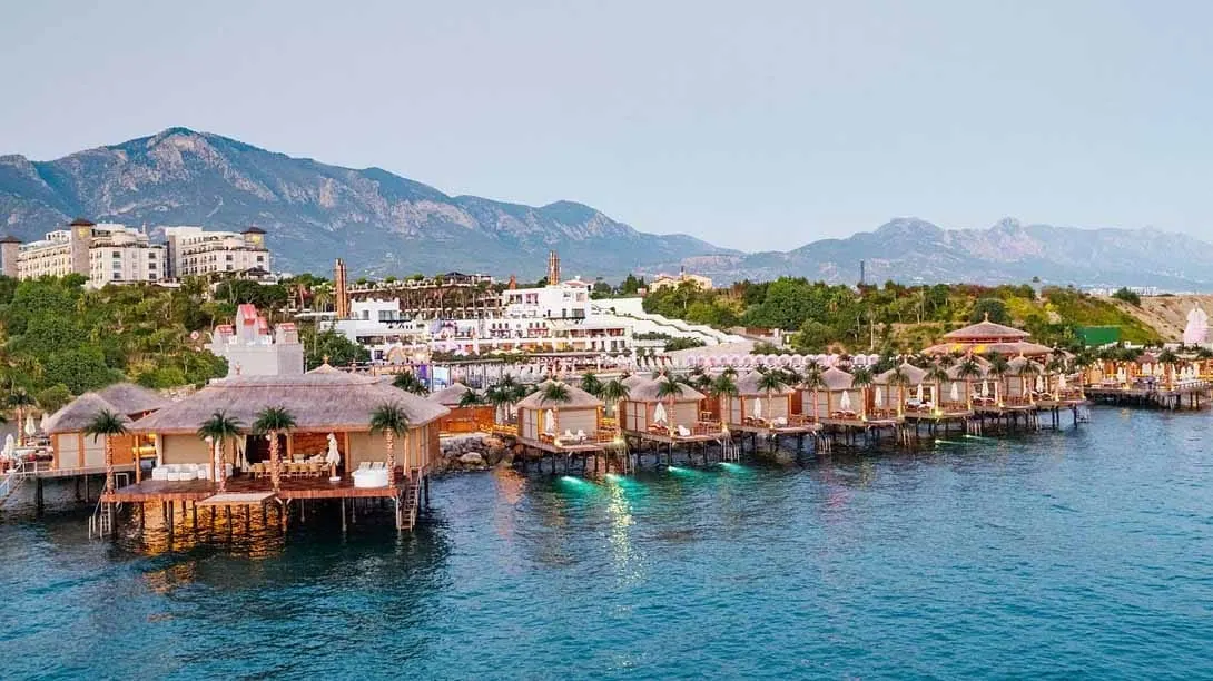 Cratos Premium Hotel & Casino · LOBİ